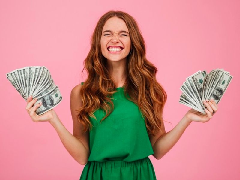 Mơ thấy nhận tiền của người con gái là điềm báo may mắn Mơ thấy nhận tiền của người con gái là điềm báo may mắn
